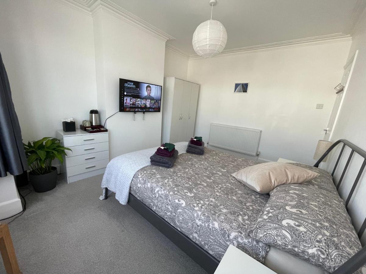 Double Bedroom With Tv In Sudbury Hill Wembley - 10 Mins From Wembley Stadium Harrow on the Hill Exterior foto